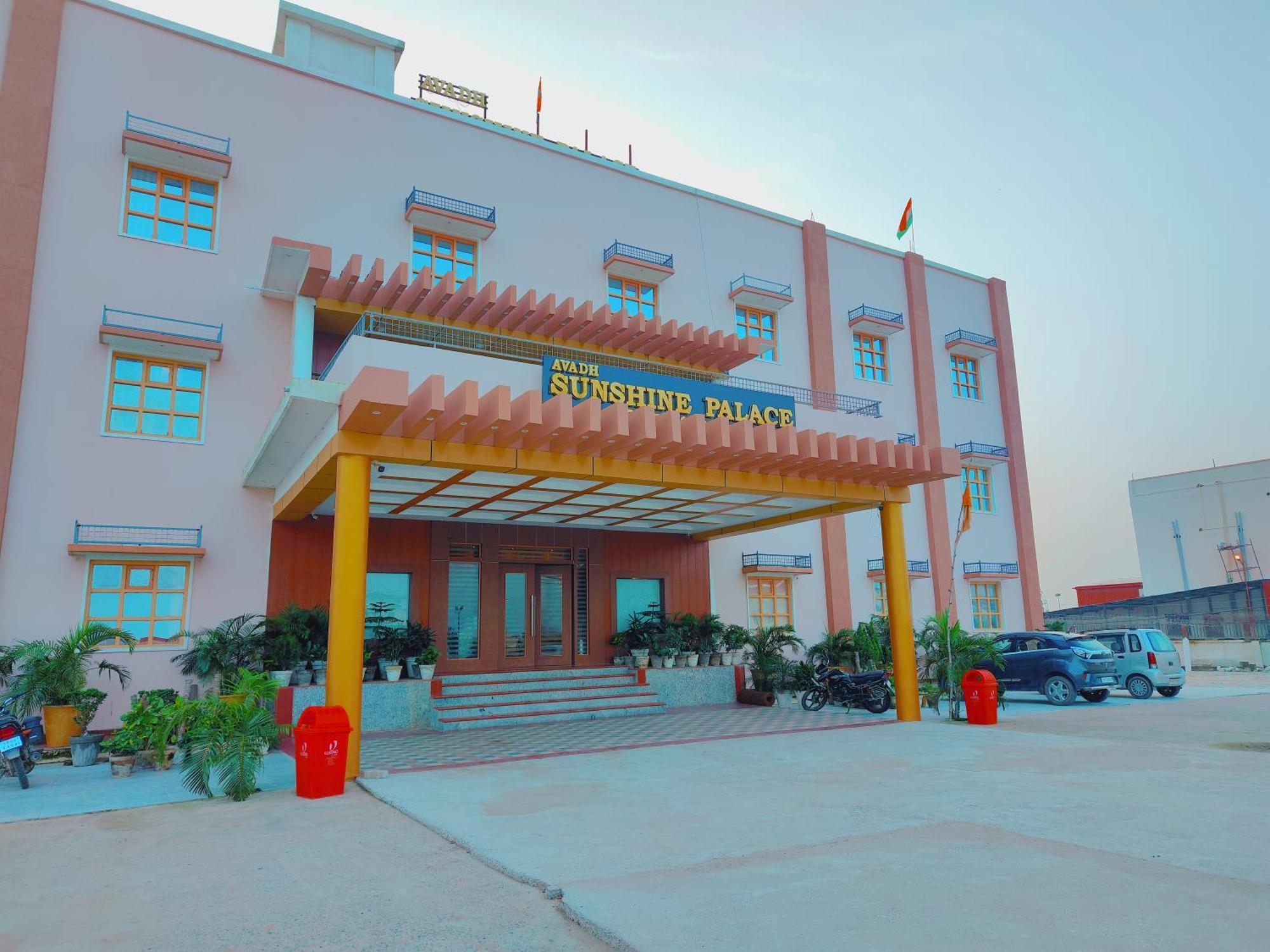 Avadh Sunshine Palace Hotel And Resort Ayodhya Exterior foto